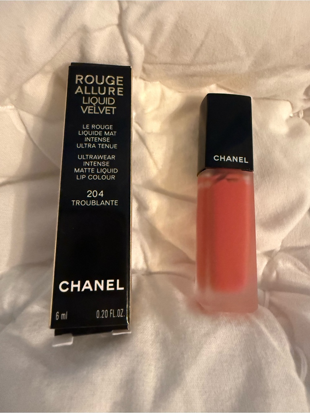 ROUGE ALLURE 204 TROUBLANTE LIQUID VELVET